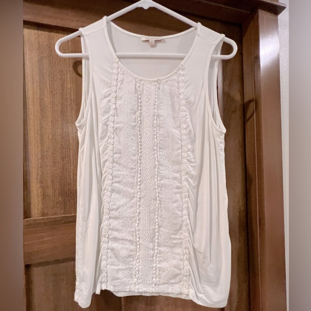 Skies are blue, medium, white, decorative tank.